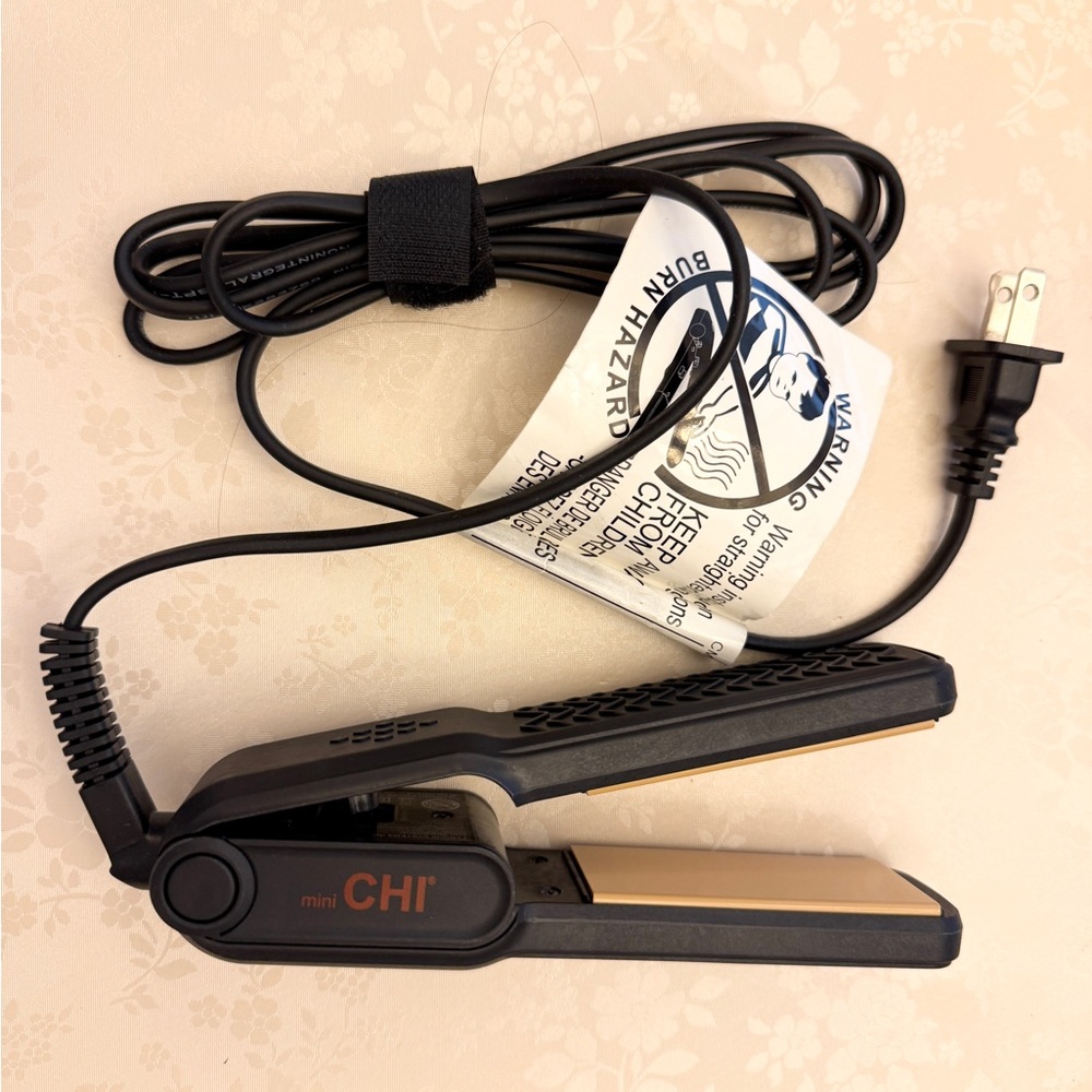 CHI Mini Hair Straightener - Black BNWOT